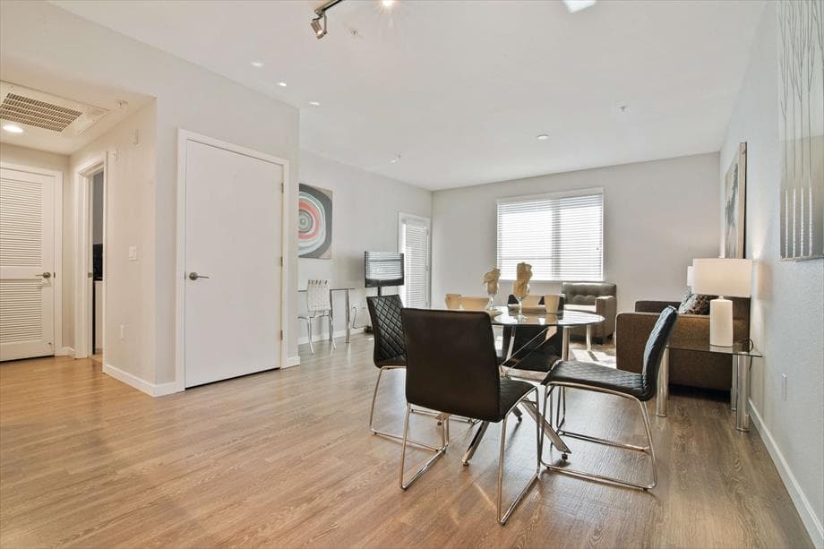 Private Apt Near Google | Full Kitchen + Laundry - Photo 4
