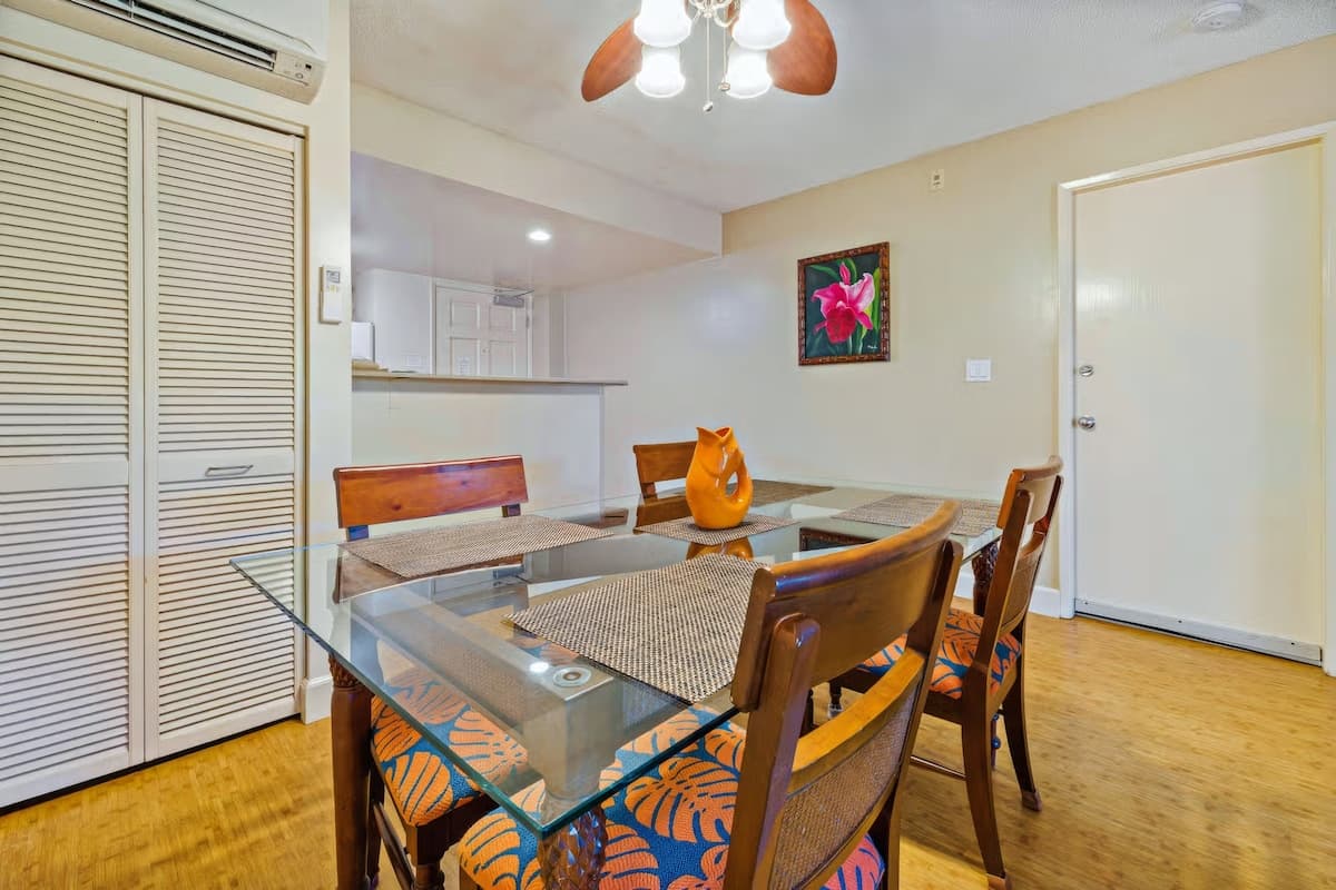 Condo in Lahaina · ★4.75 · 1 bedroom · 2 beds · 1 private bath - Photo 4