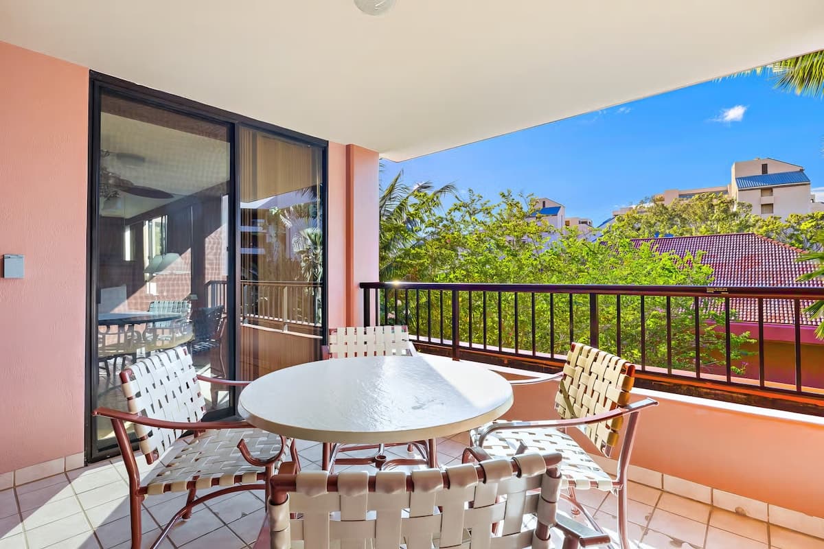 Condo in Lahaina · ★4.75 · 1 bedroom · 2 beds · 1 private bath - Photo 1