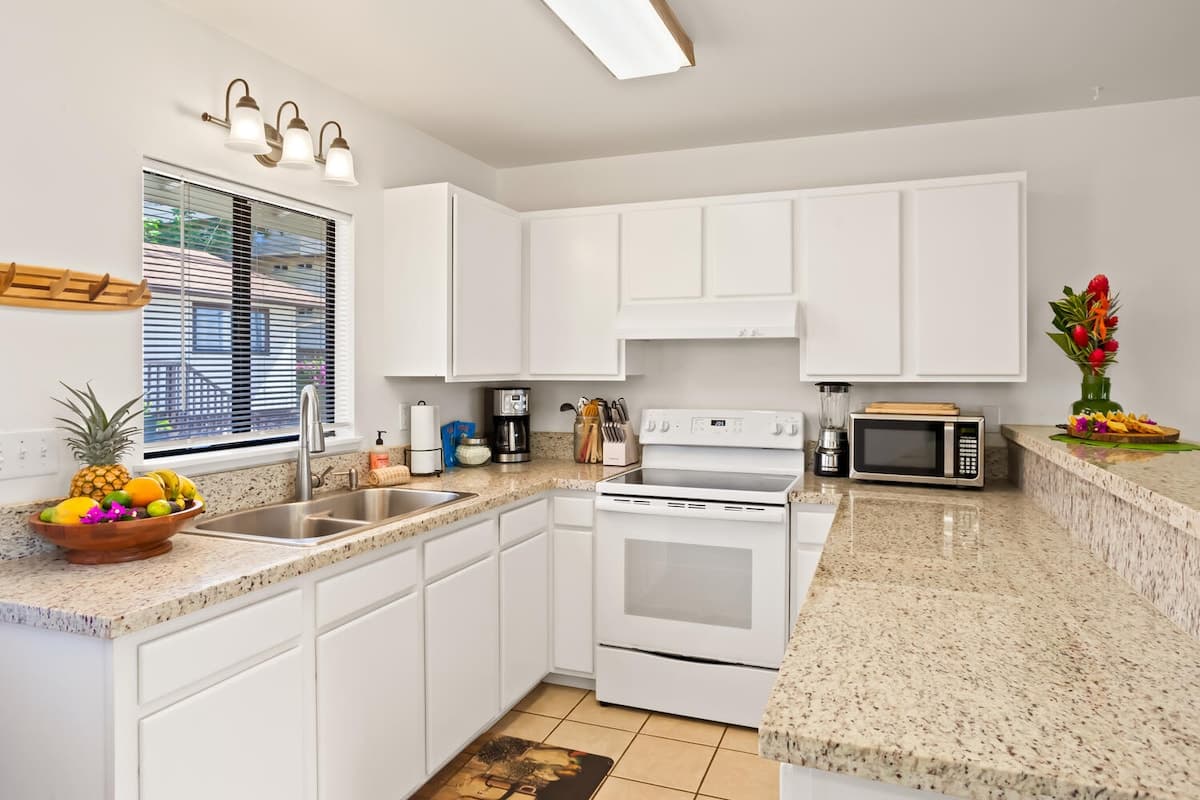 Condo in Koloa · ★4.76 · 2 bedrooms · 2 beds · 1 bath - Photo 2