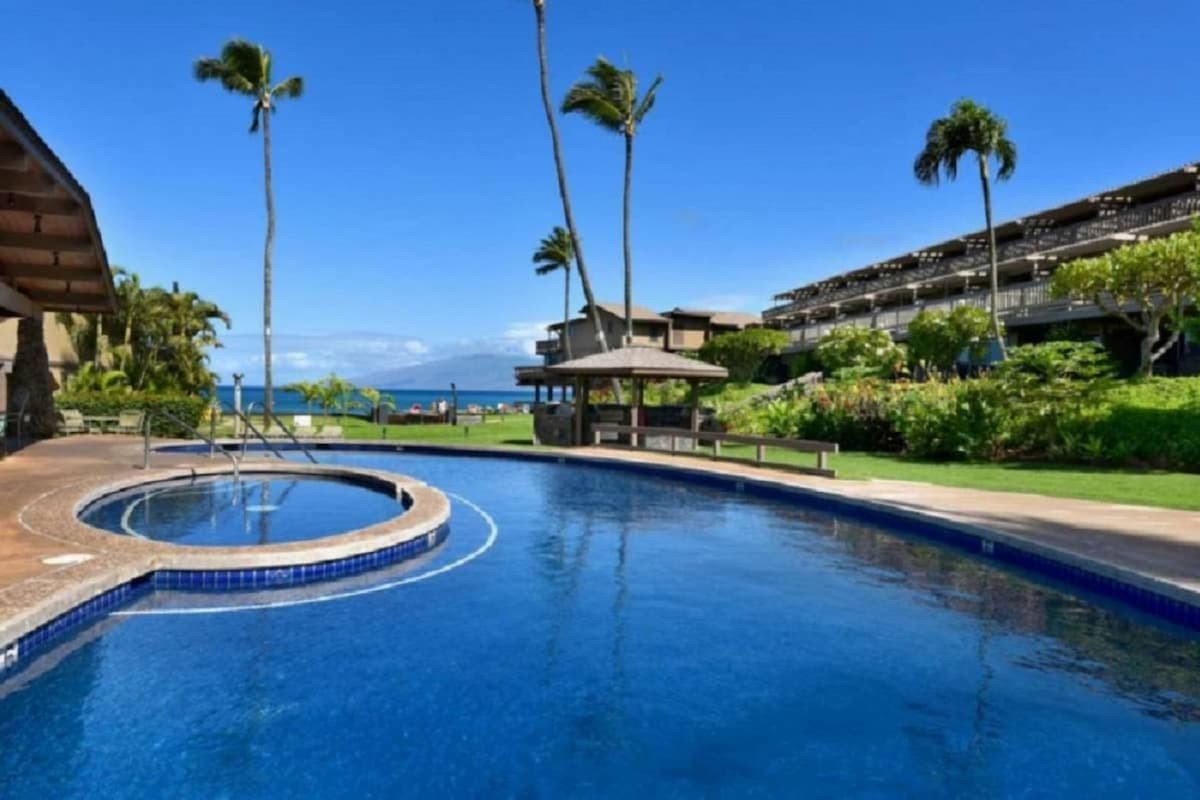 Townhouse in Lahaina · ★4.95 · 2 bedrooms · 4 beds · 2 baths - Photo 3
