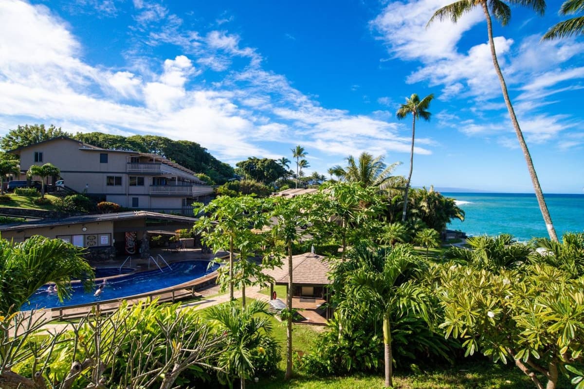 Townhouse in Lahaina · ★4.95 · 2 bedrooms · 4 beds · 2 baths - Photo 4
