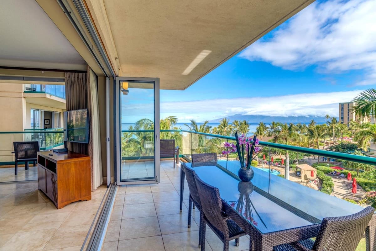 Condo in Lahaina · ★4.83 · 2 bedrooms · 3 beds · 2 baths - Photo 4