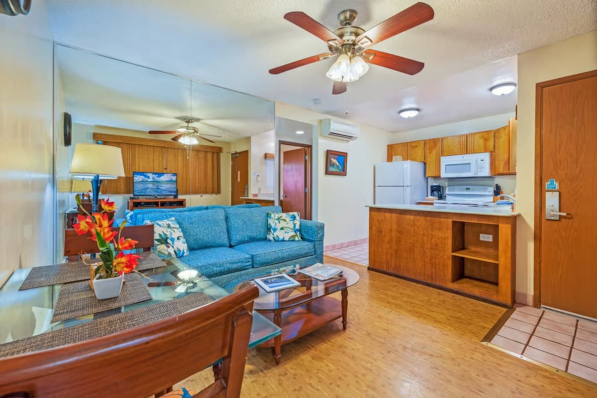 Condo in Lahaina · ★4.48 · 1 bedroom · 1 bed · 1 bath - Photo 1