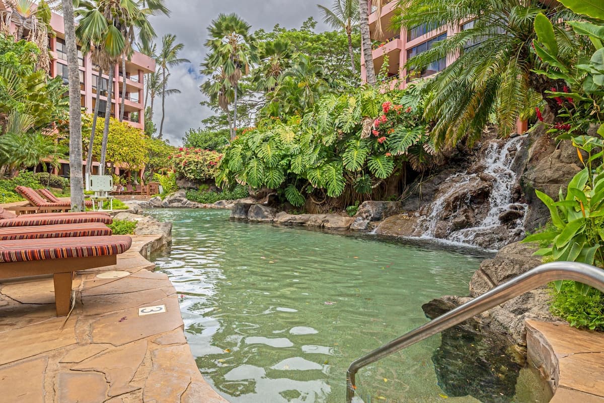 Condo in Lahaina · ★4.48 · 1 bedroom · 1 bed · 1 bath - Photo 4