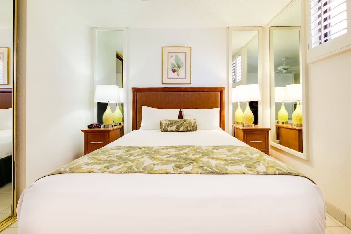 Condo in Kihei · ★4.57 · 2 bedrooms · 3 beds · 1 private bath - Photo 2