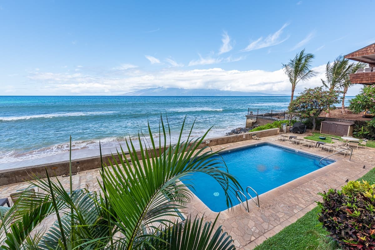 Condo in Lahaina · ★4.76 · 2 bedrooms · 4 beds · 2 private baths - Photo 2