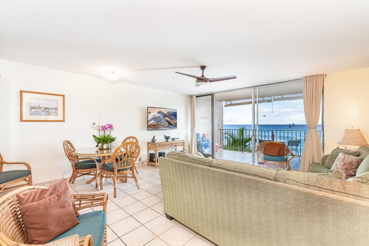 Condo in Lahaina · ★4.76 · 2 bedrooms · 4 beds · 2 private baths - Photo 4