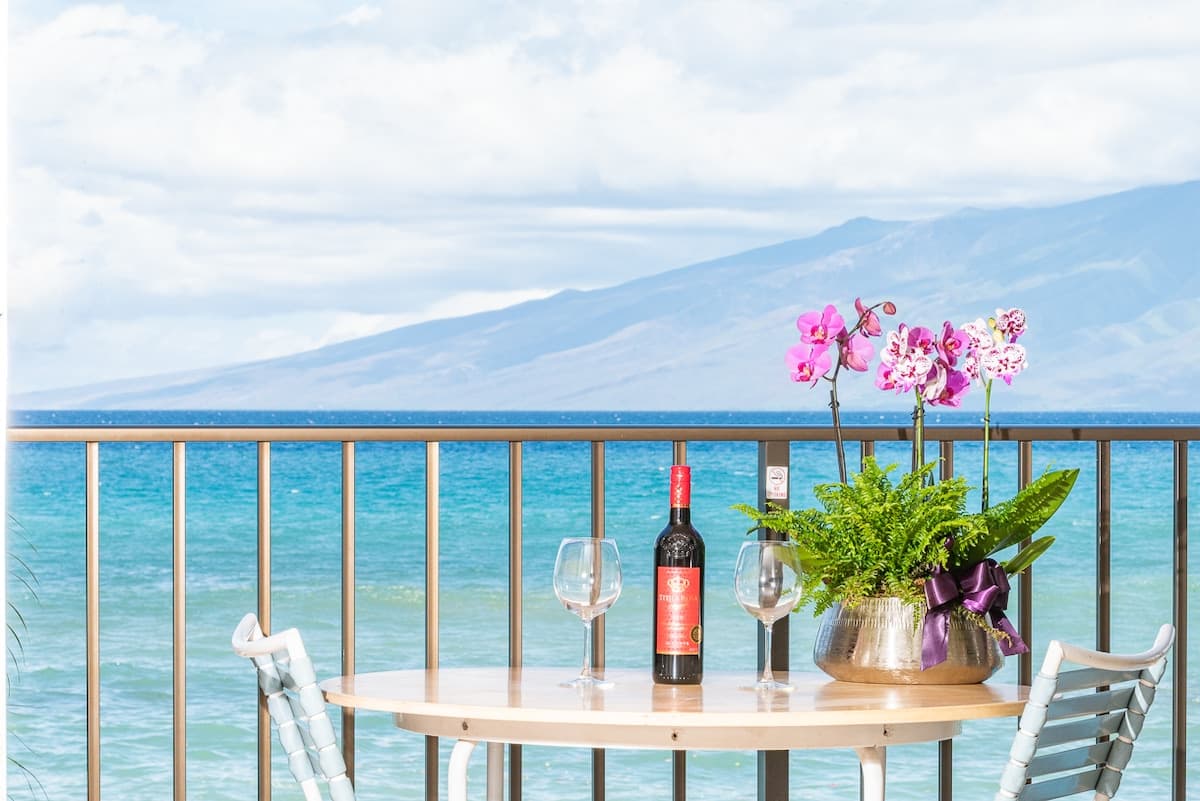 Condo in Lahaina · ★4.76 · 2 bedrooms · 4 beds · 2 private baths - Photo 1