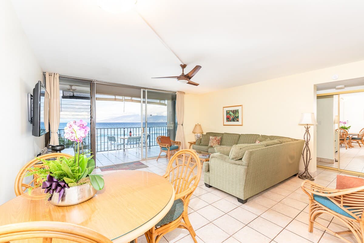 Condo in Lahaina · ★4.76 · 2 bedrooms · 4 beds · 2 private baths - Photo 5