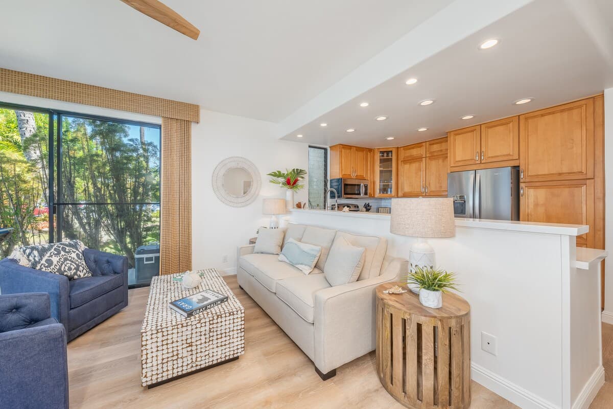 Condo in Lahaina · ★4.79 · 2 bedrooms · 3 beds · 2 baths - Photo 3