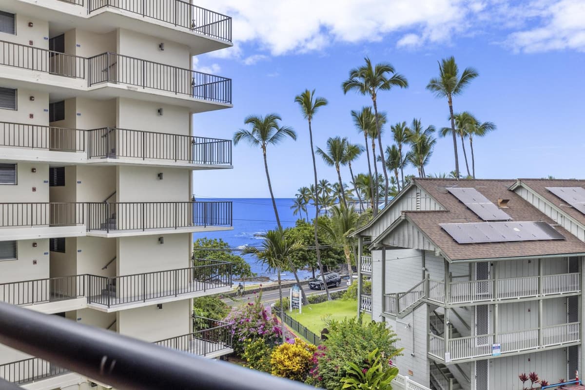 Condo in Kailua-Kona · ★4.79 · 1 bedroom · 2 beds · 2 baths - Photo 1