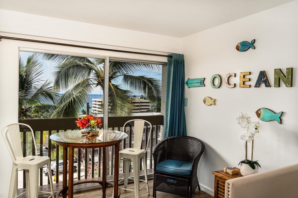 Home in Kailua-Kona · ★4.83 · 1 bedroom · 2 beds · 1 private bath - Photo 3