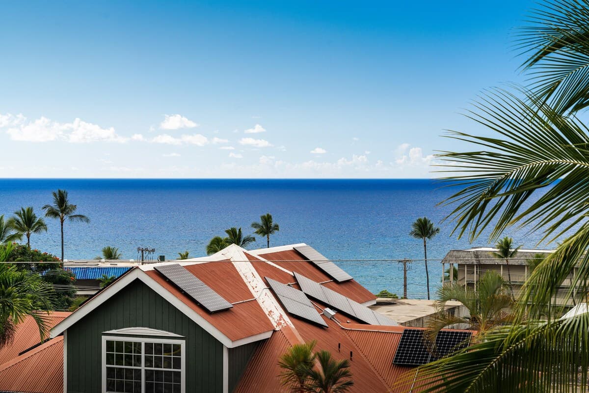 Home in Kailua-Kona · ★4.83 · 1 bedroom · 2 beds · 1 private bath - Photo 2