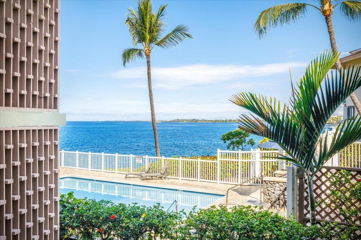 Condo in Kailua-Kona · ★4.57 · 2 bedrooms · 3 beds · 2 private baths - Photo 2