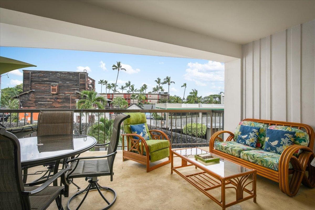 Condo in Kailua-Kona · ★4.5 · 1 bedroom · 2 beds · 1 private bath - Photo 5