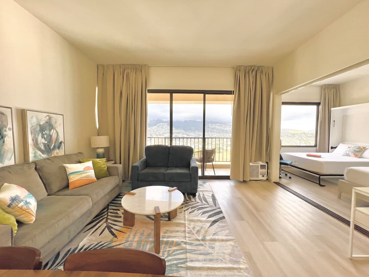 Condo in Honolulu · ★4.79 · 1 bedroom · 4 beds · 1 private bath - Photo 2