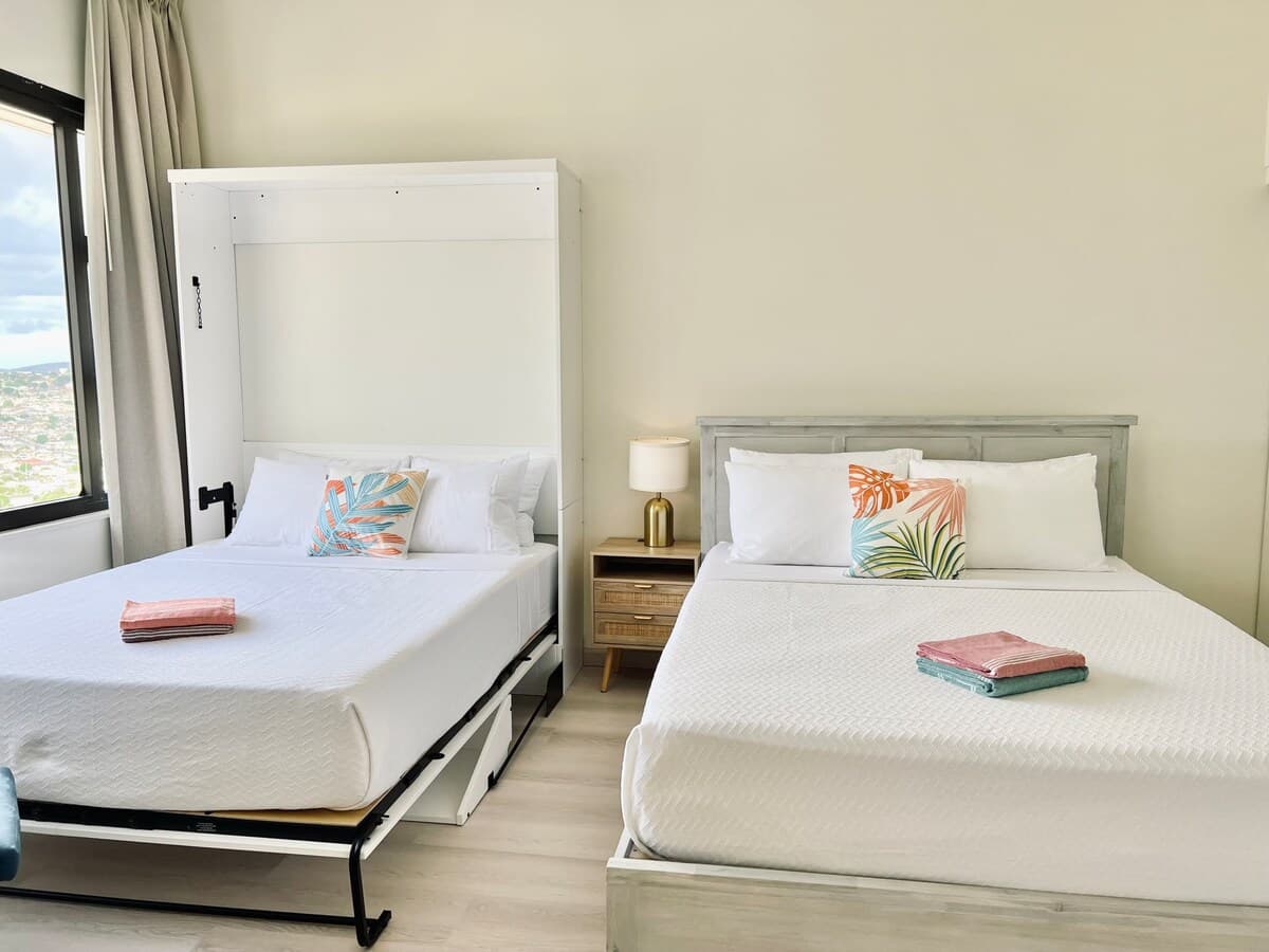 Condo in Honolulu · ★4.79 · 1 bedroom · 4 beds · 1 private bath - Photo 4