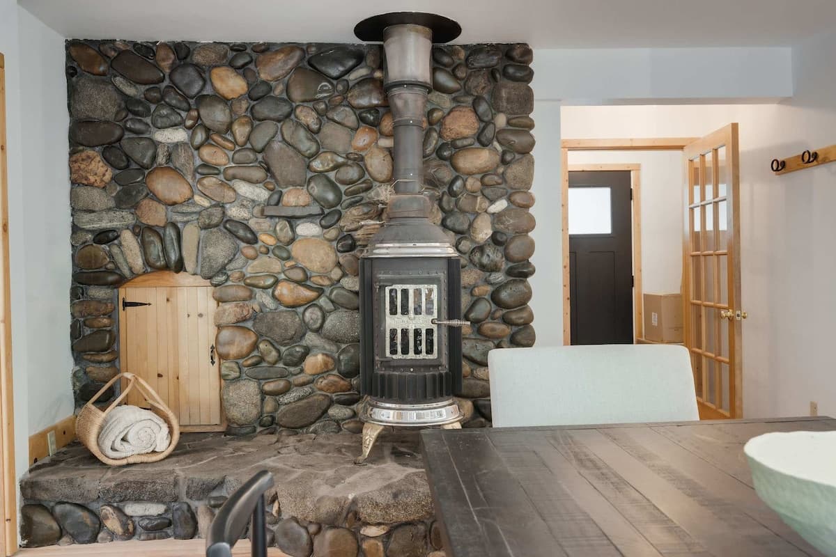 Scandinavian Mountain Hideaway with Fireplace - Photo 2