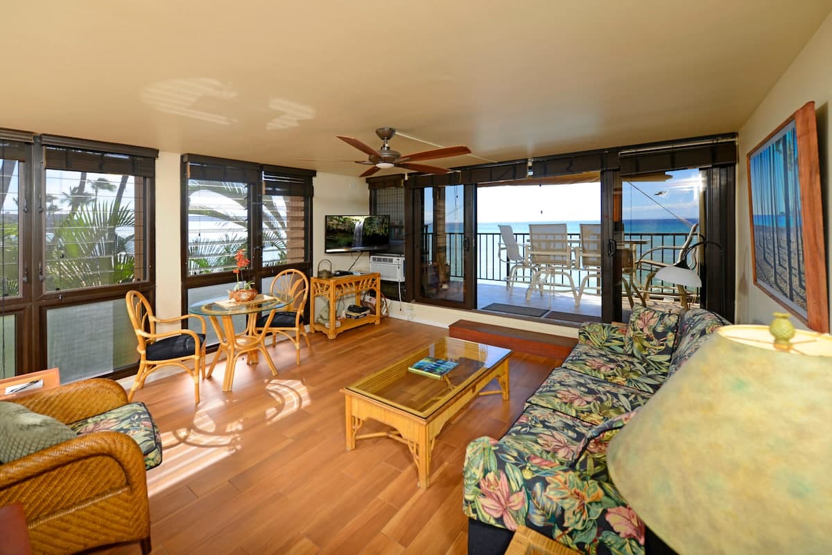 Condo in Lahaina · ★4.83 · 1 bedroom · 1 bed · 1 bath - Photo 2