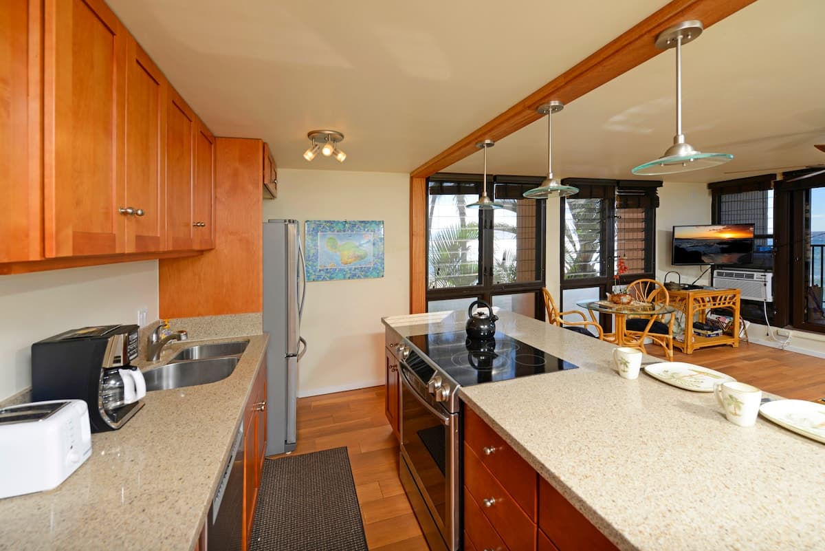 Condo in Lahaina · ★4.83 · 1 bedroom · 1 bed · 1 bath - Photo 4