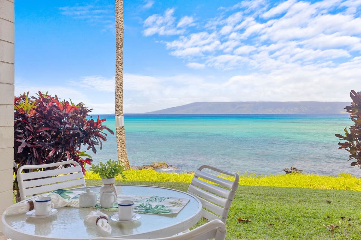 Condo in Lahaina · ★4.83 · 1 bedroom · 2 beds · 1 private bath - Photo 1