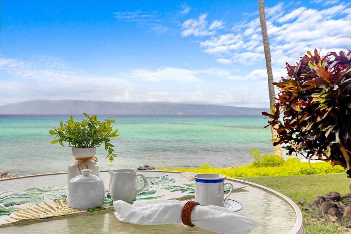 Condo in Lahaina · ★4.83 · 1 bedroom · 2 beds · 1 private bath - Photo 4