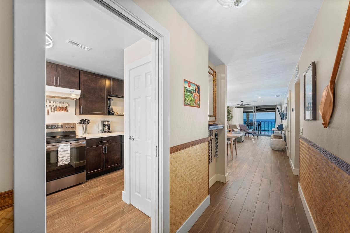 Condo in Kailua-Kona · ★4.83 · 2 bedrooms · 2 beds · 2 baths - Photo 4