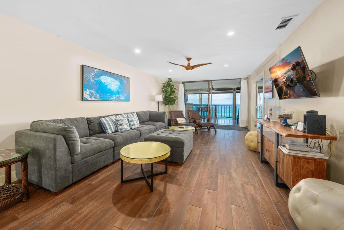 Condo in Kailua-Kona · ★4.83 · 2 bedrooms · 2 beds · 2 baths - Photo 5