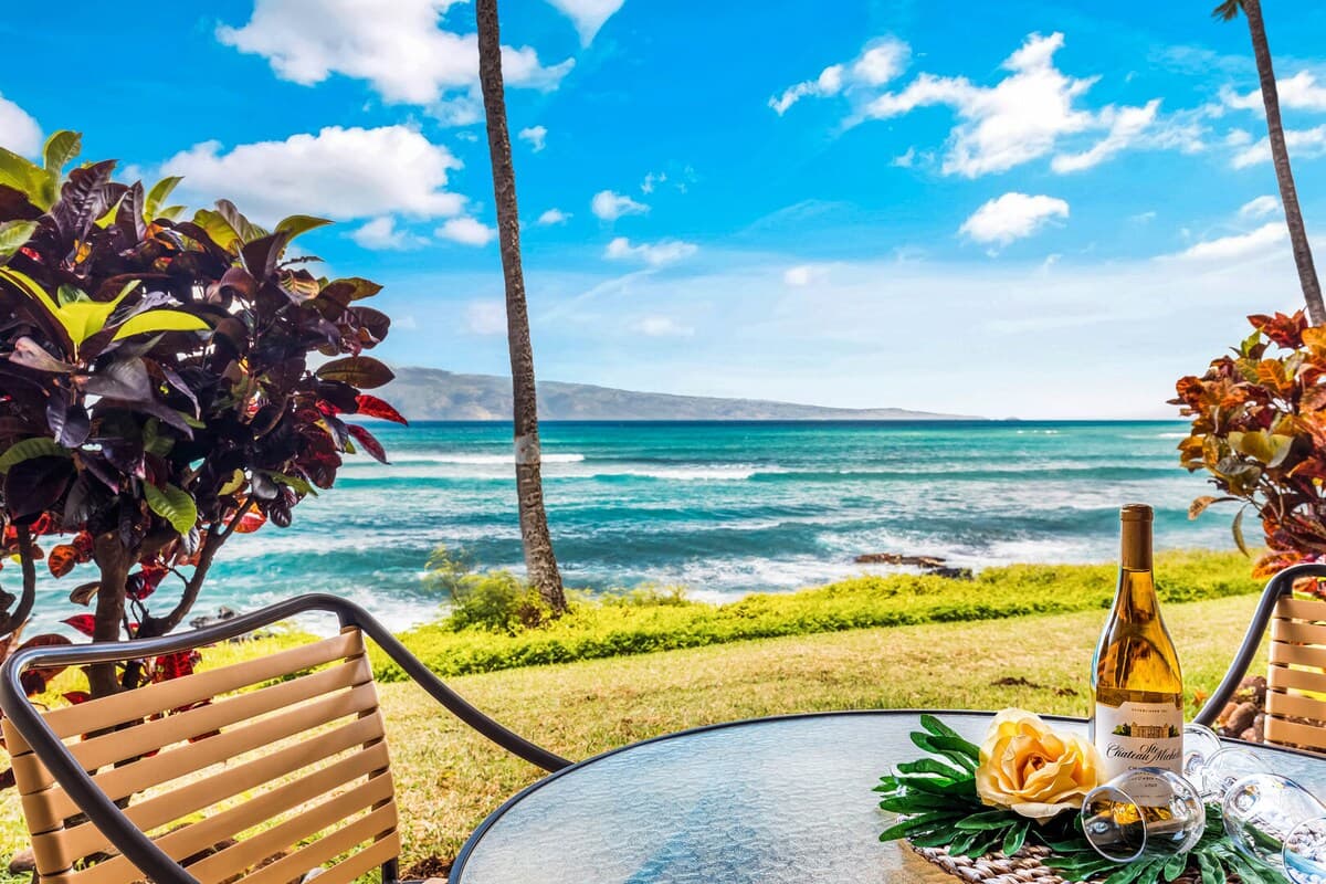 Condo in Lahaina · ★4.52 · 1 bedroom · 2 beds · 1 bath - Photo 2