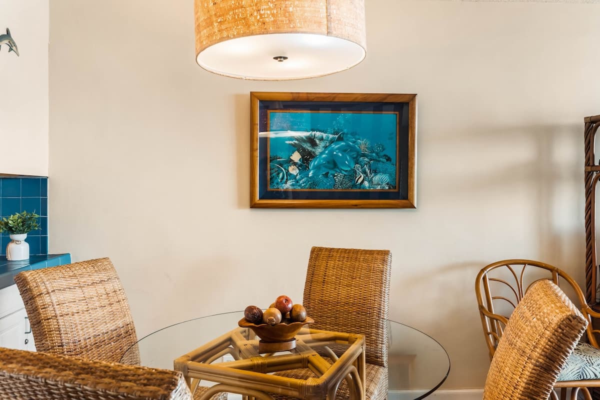 Condo in Lahaina · ★4.52 · 1 bedroom · 2 beds · 1 bath - Photo 4