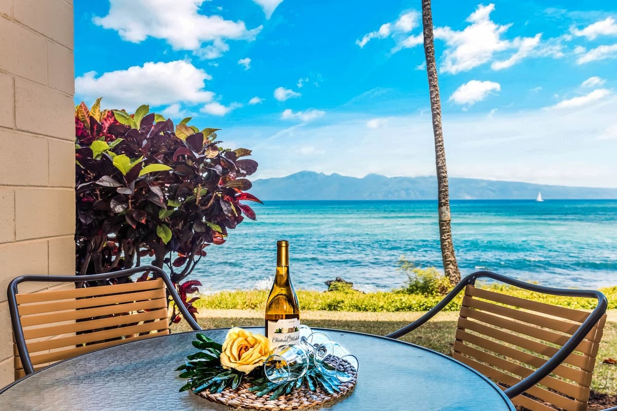 Condo in Lahaina · ★4.52 · 1 bedroom · 2 beds · 1 bath - Photo 1