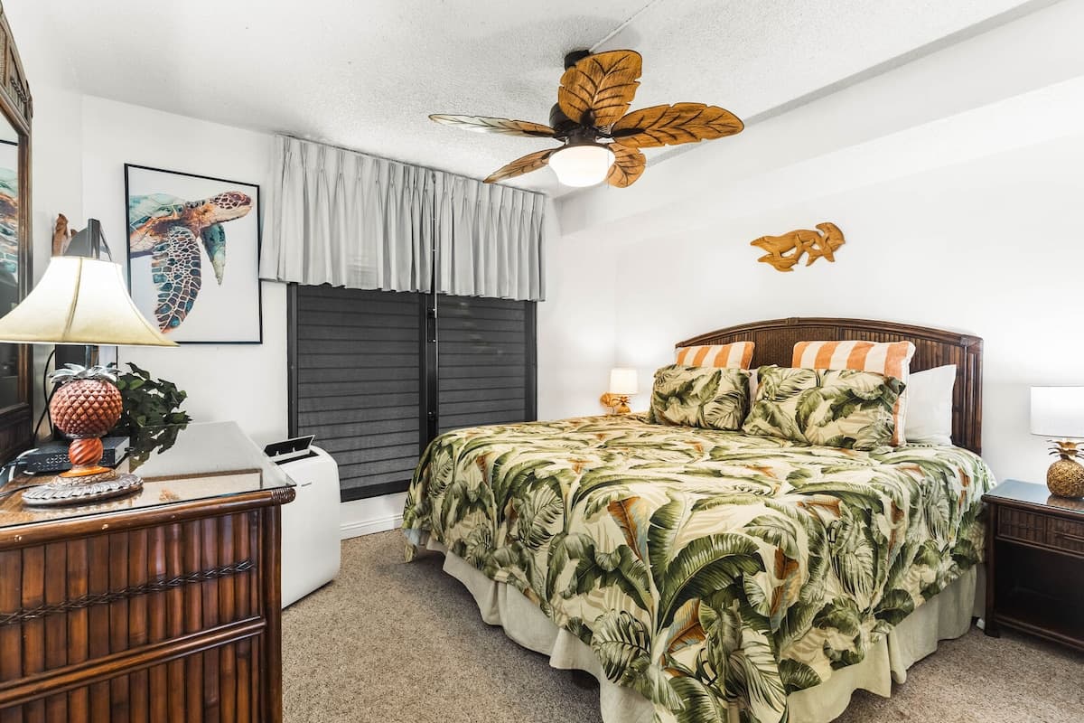 Condo in Lahaina · ★4.83 · 1 bedroom · 2 beds · 1 bath - Photo 5