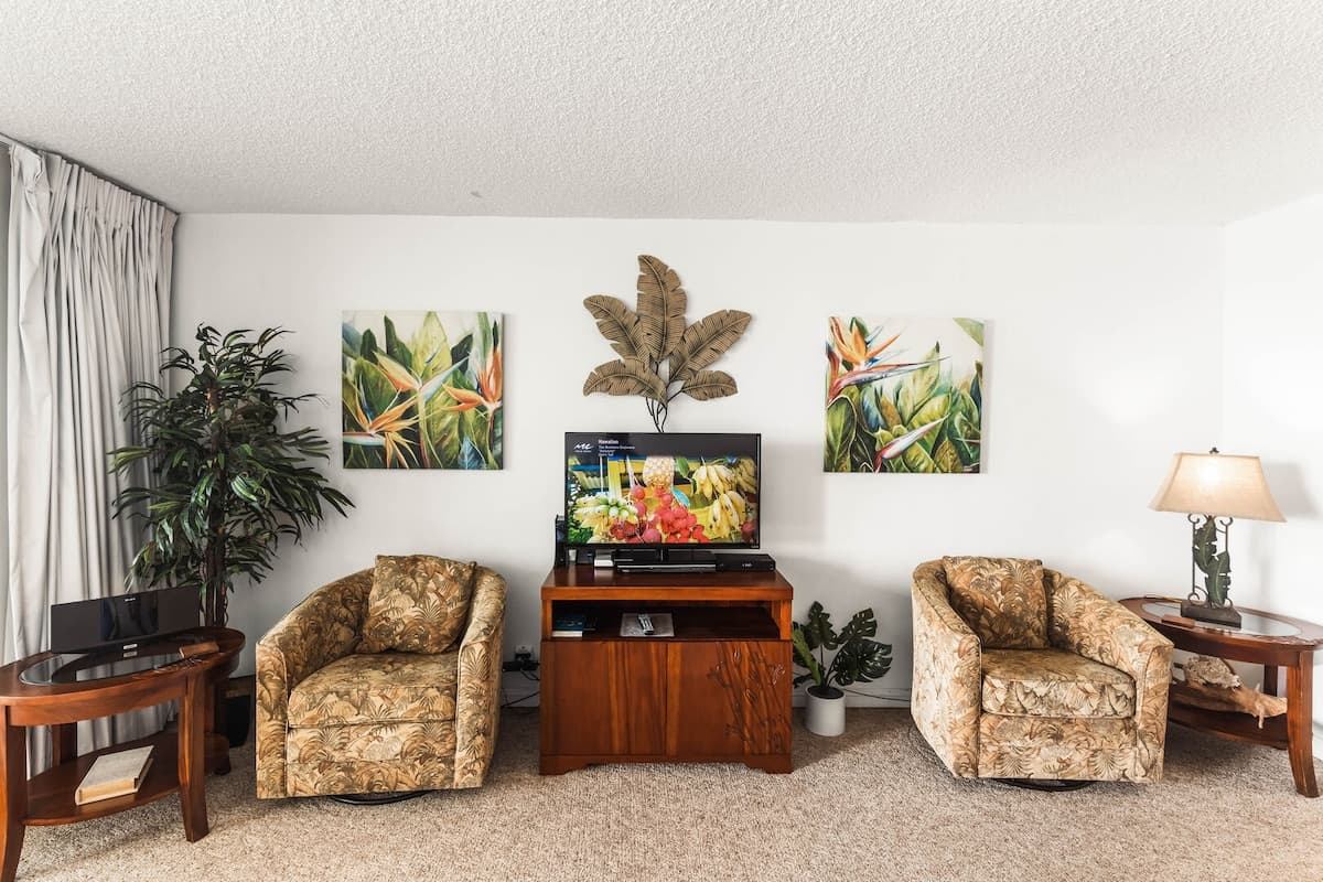 Condo in Lahaina · ★4.83 · 1 bedroom · 2 beds · 1 bath - Photo 3