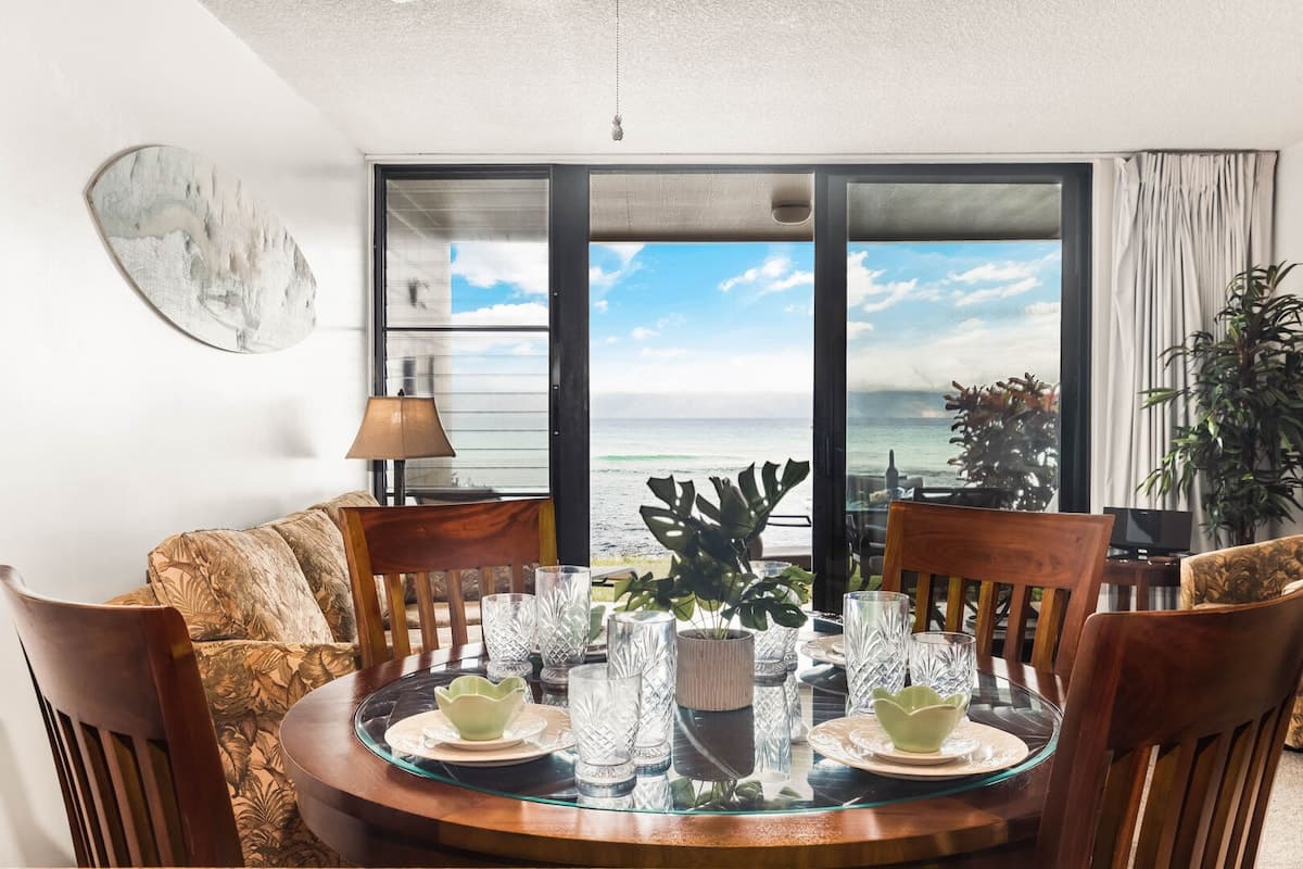 Condo in Lahaina · ★4.83 · 1 bedroom · 2 beds · 1 bath - Photo 4