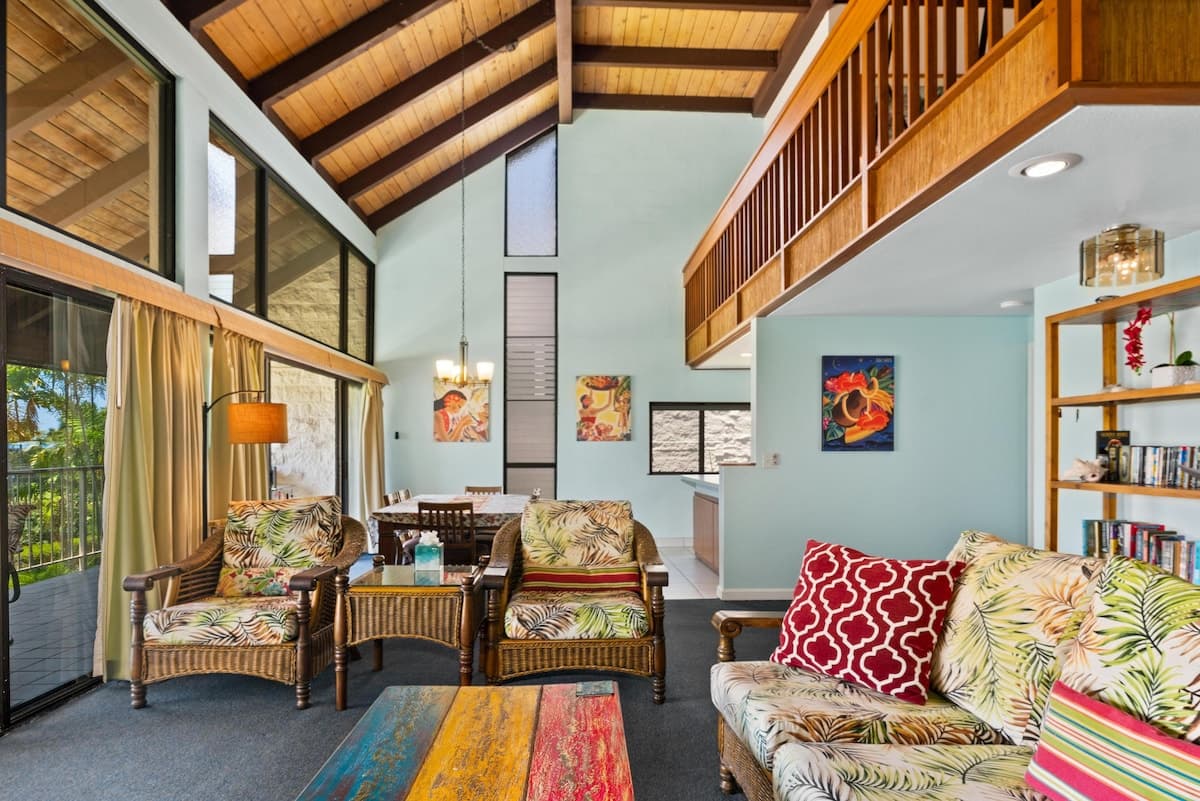 Condo in Kailua-Kona · ★4.41 · 3 bedrooms · 5 beds · 3 shared baths - Photo 2