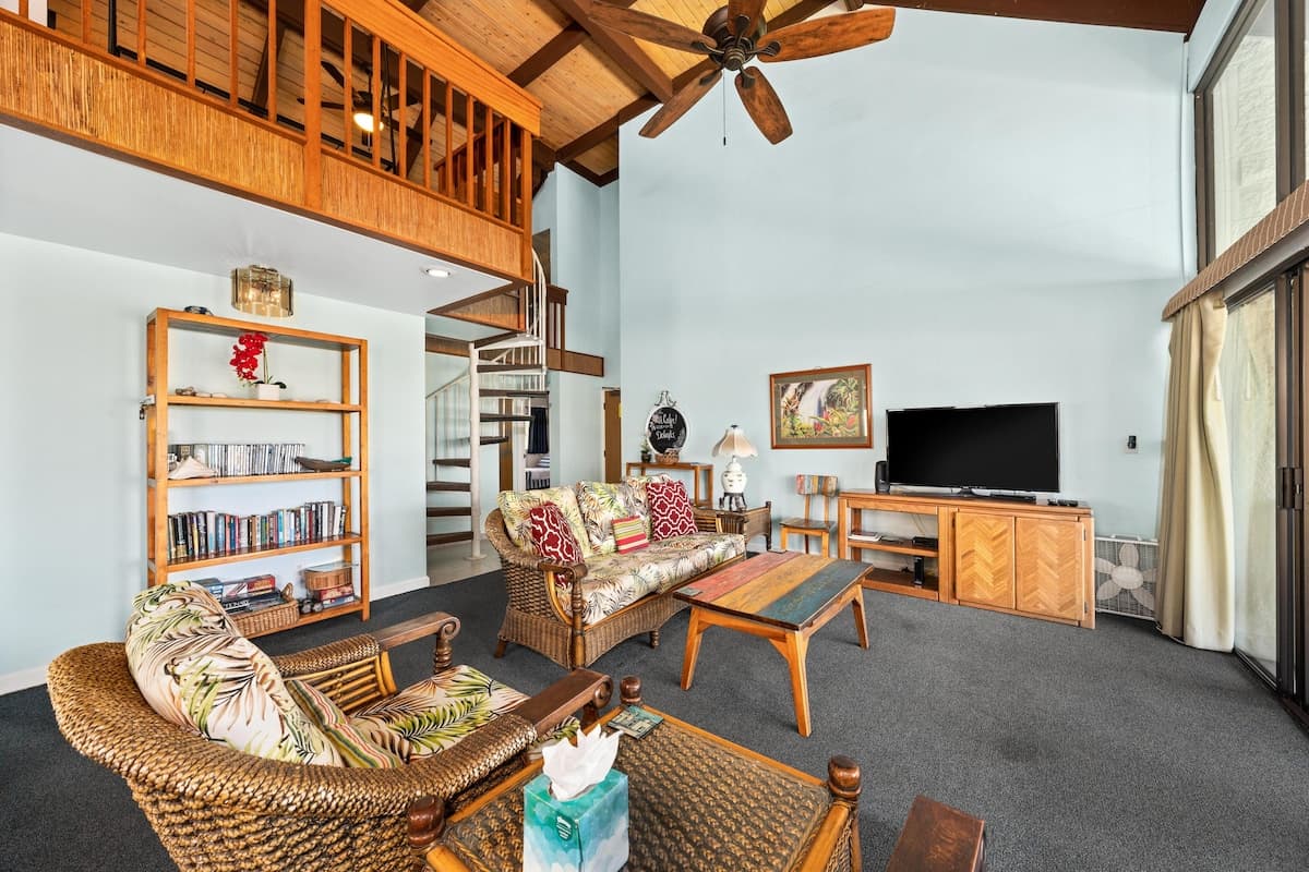 Condo in Kailua-Kona · ★4.41 · 3 bedrooms · 5 beds · 3 shared baths - Photo 4
