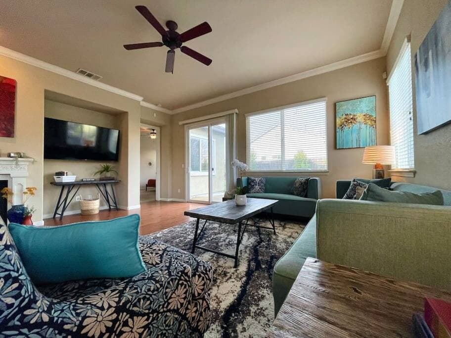 Spacious Family Home, BBQ & Gigabit Wi-Fi - Photo 3