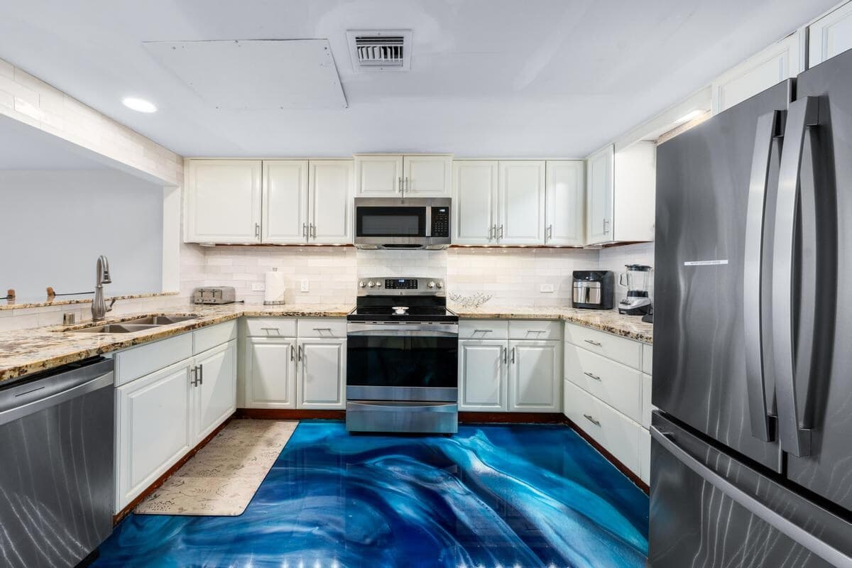 Condo in Kailua-Kona · ★4.89 · 3 bedrooms · 3 beds · 2.5 baths - Photo 3