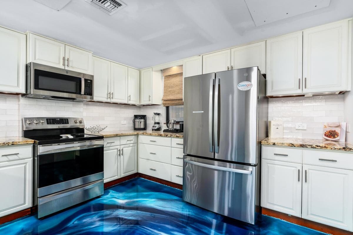 Condo in Kailua-Kona · ★4.89 · 3 bedrooms · 3 beds · 2.5 baths - Photo 2