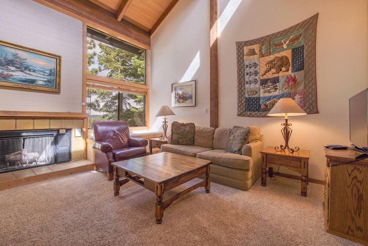 Cozy Wood-Accent Cabin, Mountain Views & Pool - Photo 3