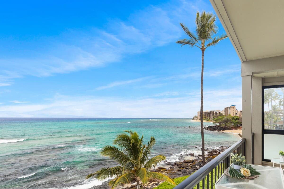 Condo in Lahaina · ★4.87 · 2 bedrooms · 4 beds · 2 private baths - Photo 5