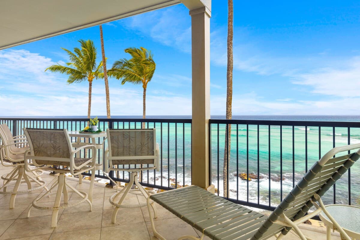 Condo in Lahaina · ★4.87 · 2 bedrooms · 4 beds · 2 private baths - Photo 4
