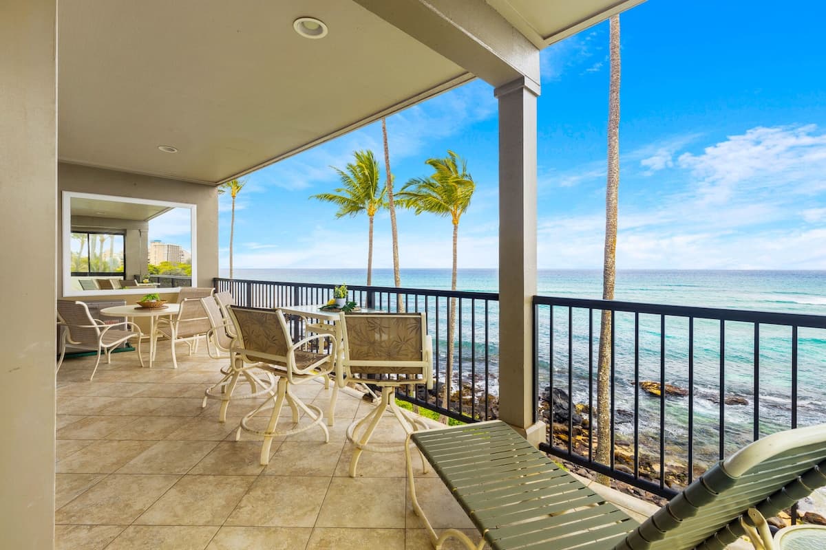 Condo in Lahaina · ★4.87 · 2 bedrooms · 4 beds · 2 private baths - Photo 1