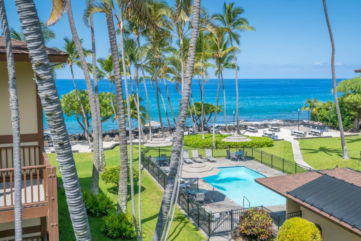 Condo in Kailua-Kona · ★5.0 · 1 bedroom · 2 beds · 1 private bath - Photo 2