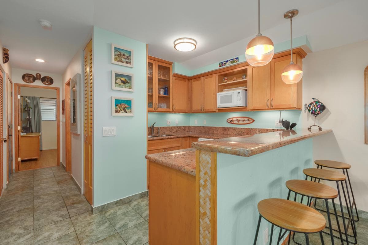 Condo in Kailua-Kona · ★5.0 · 1 bedroom · 2 beds · 1 private bath - Photo 5