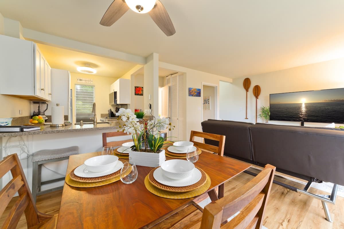 Condo in Kailua-Kona · ★4.81 · 1 bedroom · 2 beds · 1.5 private baths - Photo 3
