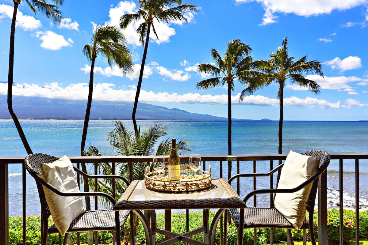 Condo in Wailuku · ★4.86 · 1 bedroom · 2 beds · 1 private bath - Photo 1