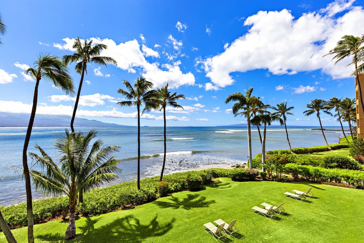 Condo in Wailuku · ★4.86 · 1 bedroom · 2 beds · 1 private bath - Photo 5