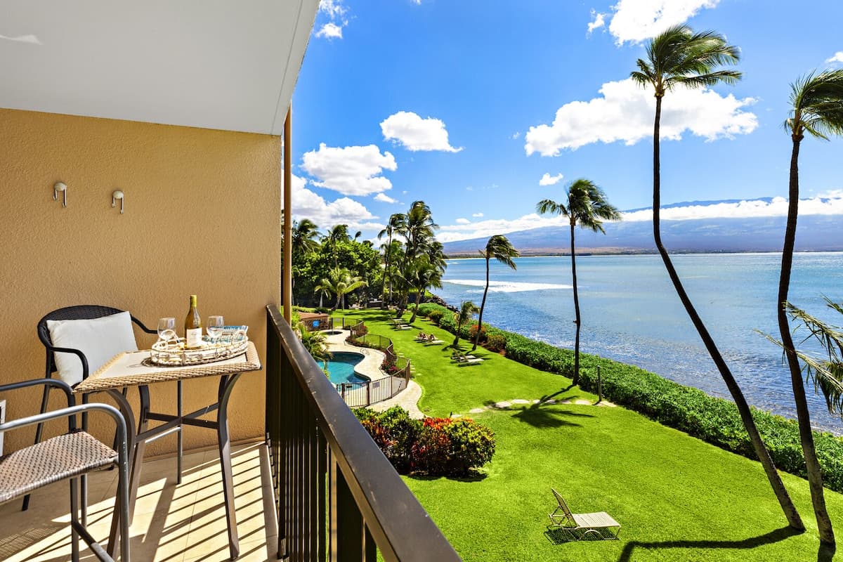Condo in Wailuku · ★4.86 · 1 bedroom · 2 beds · 1 private bath - Photo 2